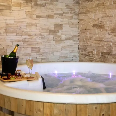 L Adresse Secrete Escapade Romantique Avec Jacuzzi Et Piece Secrete 펜션 Sevremont